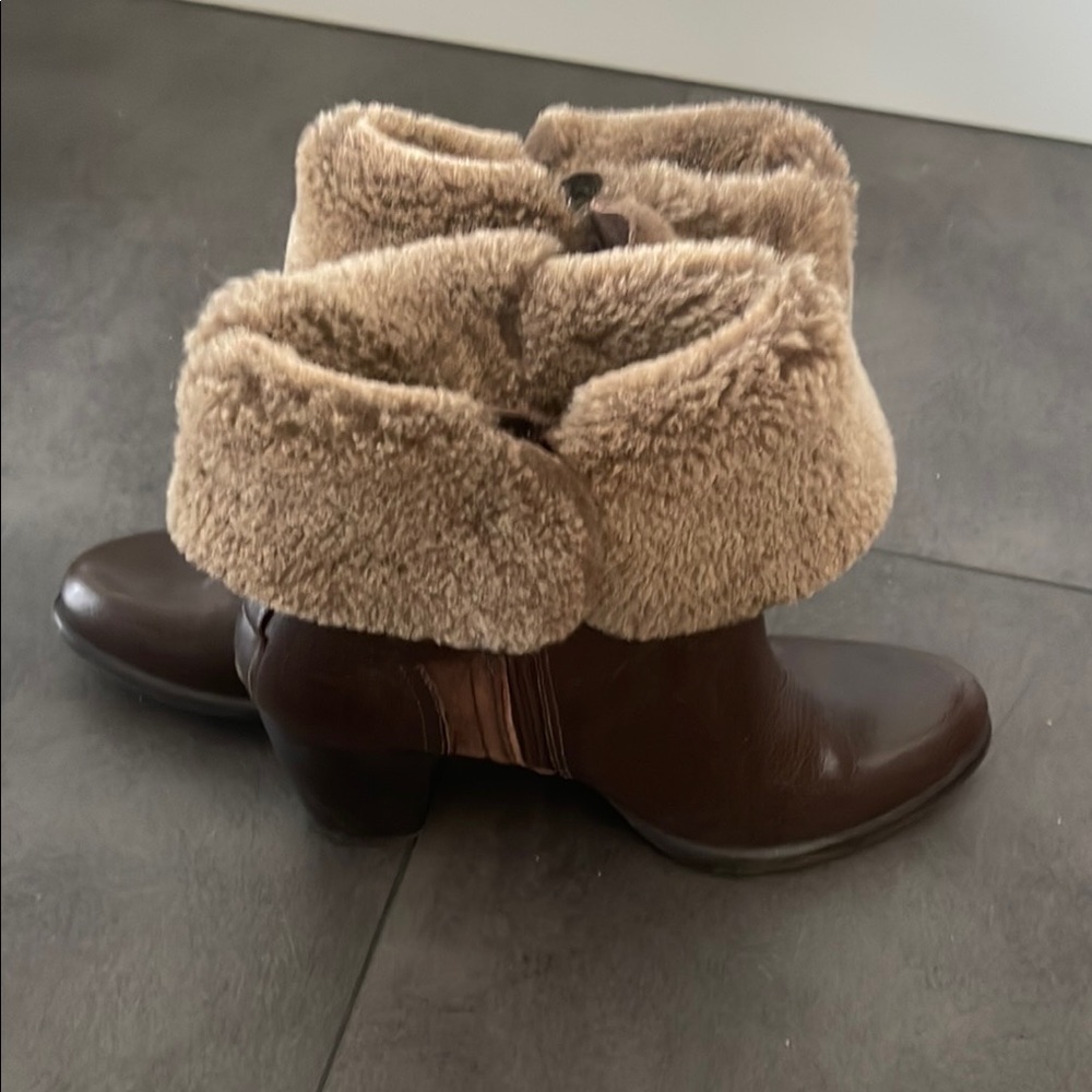 UGG Australia Brown High Sheepskin Lined Ankle Boots